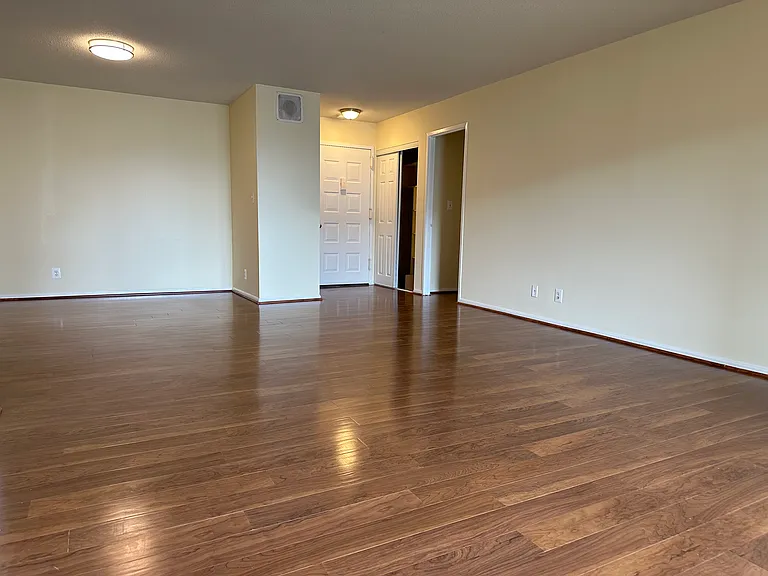 8350 Greensboro Dr #403 — Photo 9