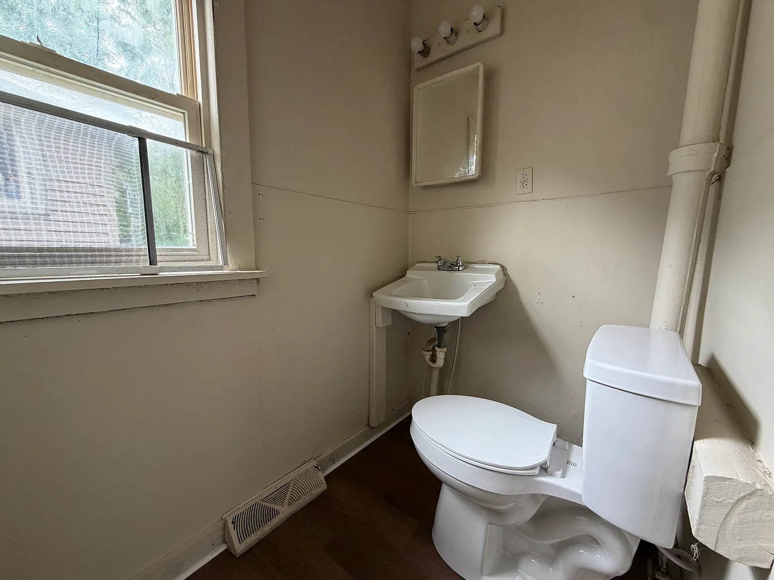 2 bed, 700 sqft, $950 — Photo 4