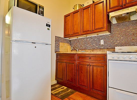 2nd image of 306 Stuyvesant Ave #A1