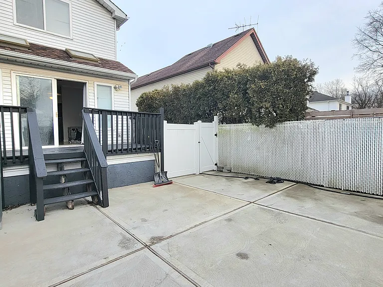 606 Main St #1 — Photo 22