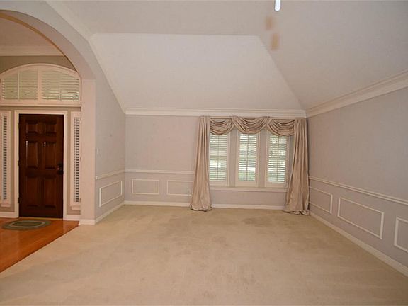 5th image of 407 Ramblewood Park