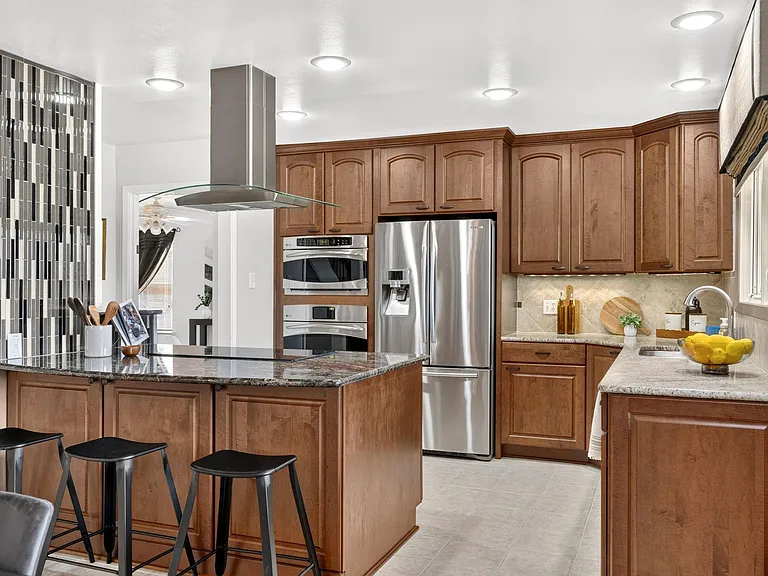 700 Rogart Dr — Photo 9