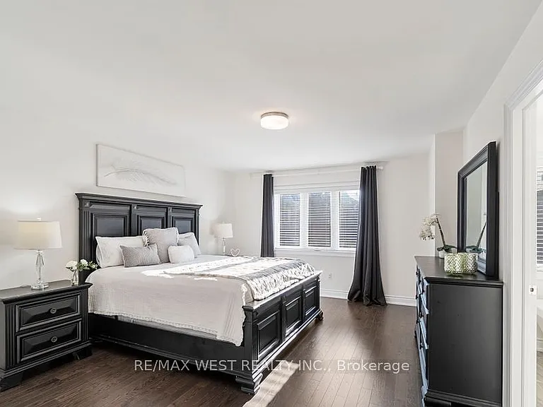 2132 Wilson St — Photo 13