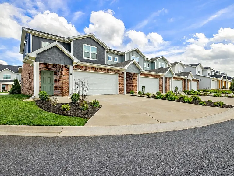 Sycamore Heights Townhome — Photo 32