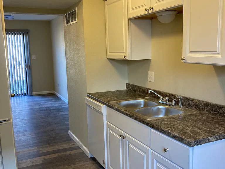 215 SE Claremont St #A — Photo 3