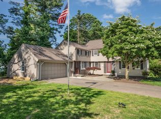 6 Orchard Ln, West Hartford, CT 06117