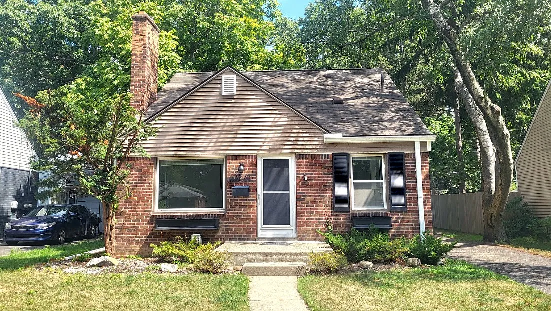 3 bed, 1.5 bath, 2001 sqft, $2,350 — Photo 1