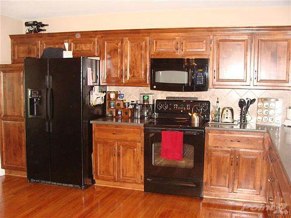 1054 Wyndham 007 Kitchen)