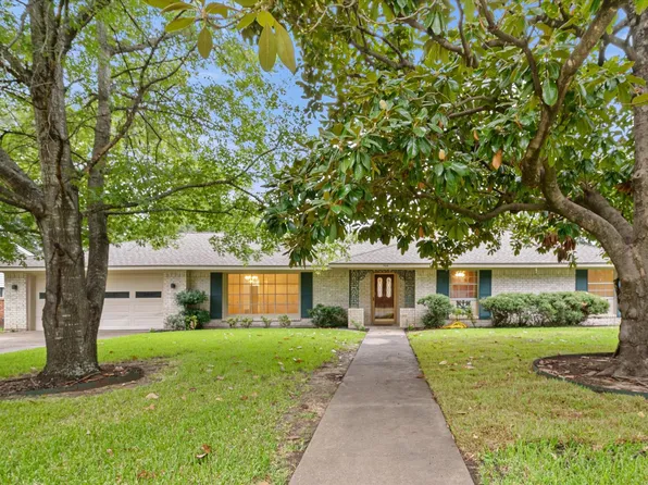 908 Bryn Mawr St, Corsicana, TX 75110