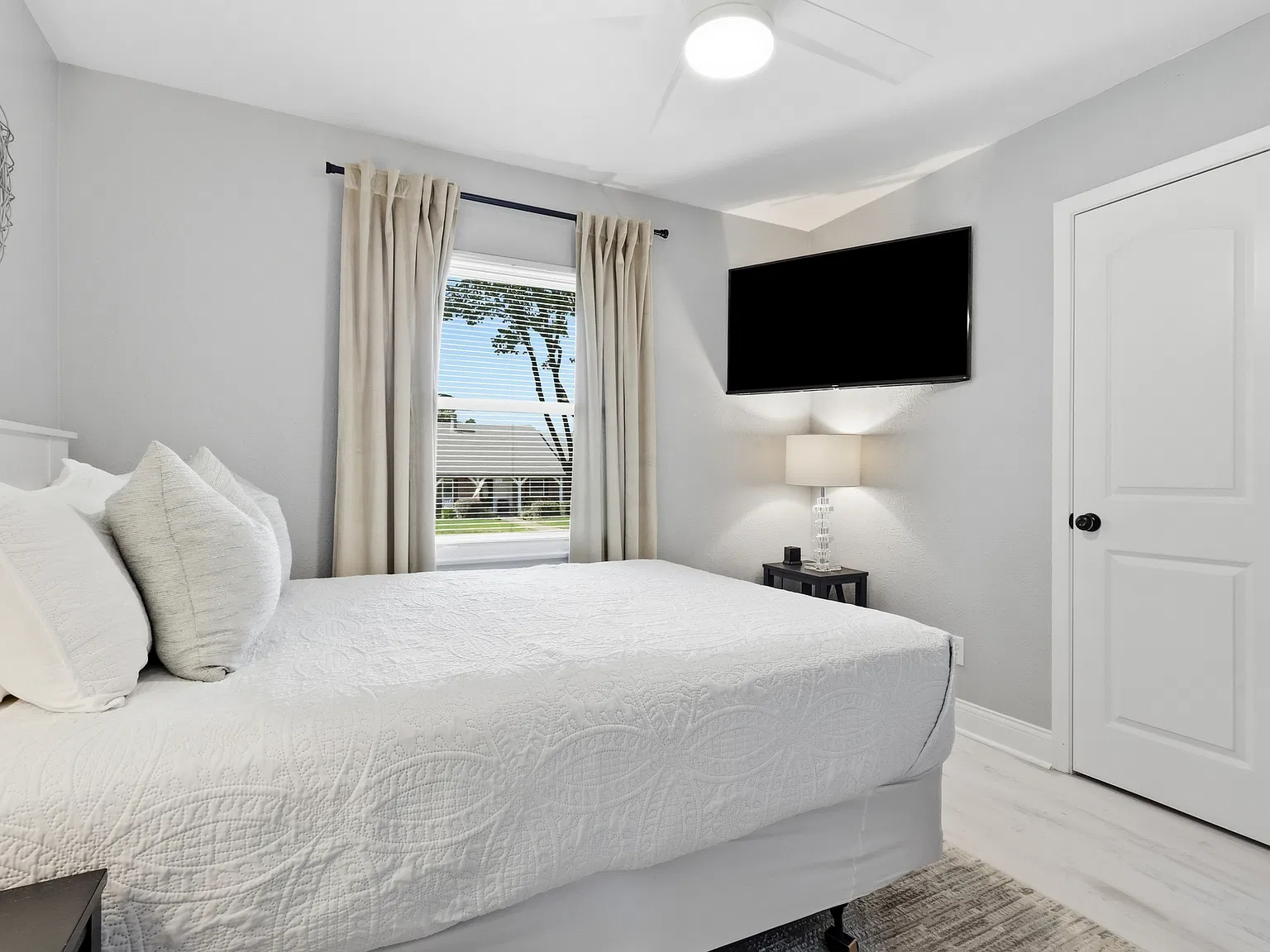 3 bed, 1627 sqft, $4,900 — Photo 3