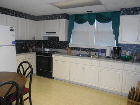 2nd image of 209 W Market St