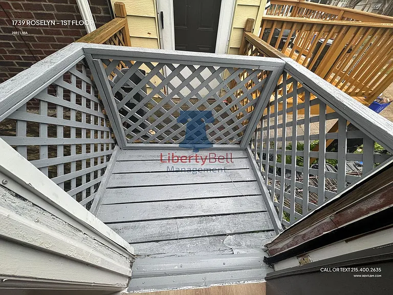 1739 Roselyn St — Photo 10