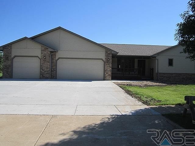1st image of 1100 Heritage Dr