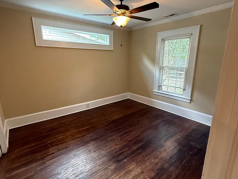 1724 Hawthorne Ln — Photo 16