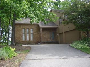 4475 Rolling Pine Dr, West Bloomfield, MI