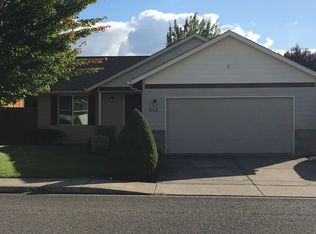 848 Meadowlawn Pl, Molalla, OR 97038