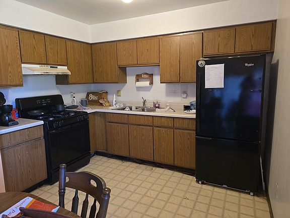 3rd image of 775 Riverlane Dr