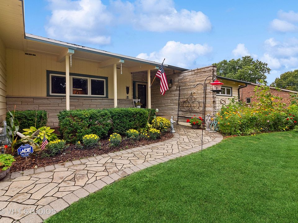 731 Pleasant St, Woodstock, IL 60098 Zillow