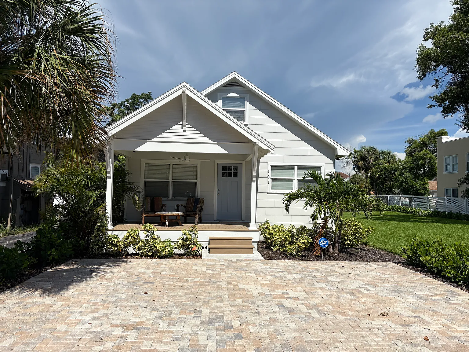 4 bed, 1250 sqft, $2,800 — Photo 1