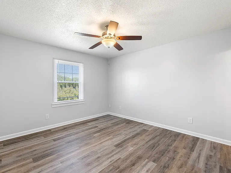 Riverview Apartments — Photo 19