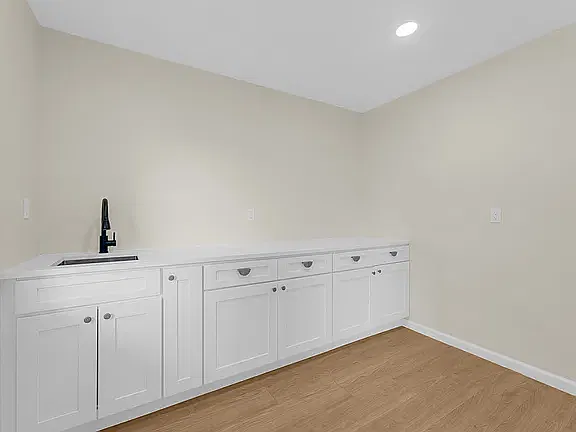 4 bed, 2361 sqft, $3,000 — Photo 4