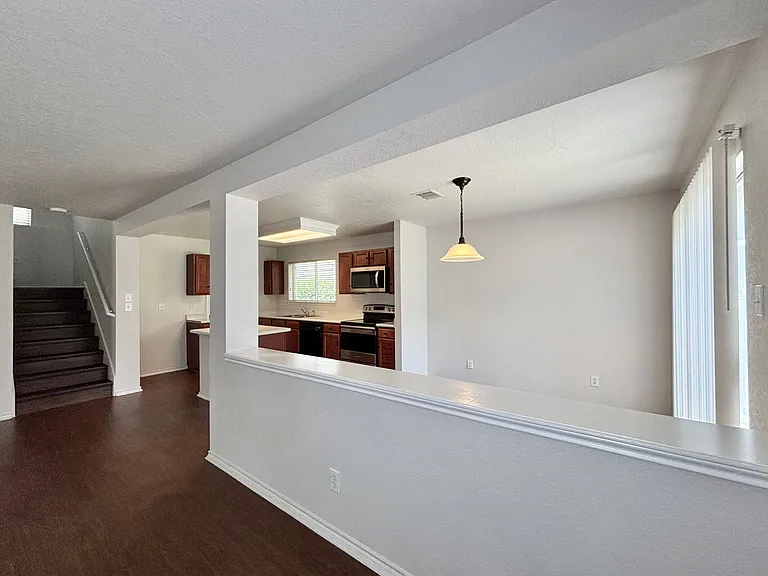 5530 Spring Day — Photo 3