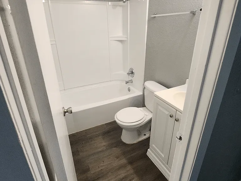 The Landings Apartment Homes — Photo 23