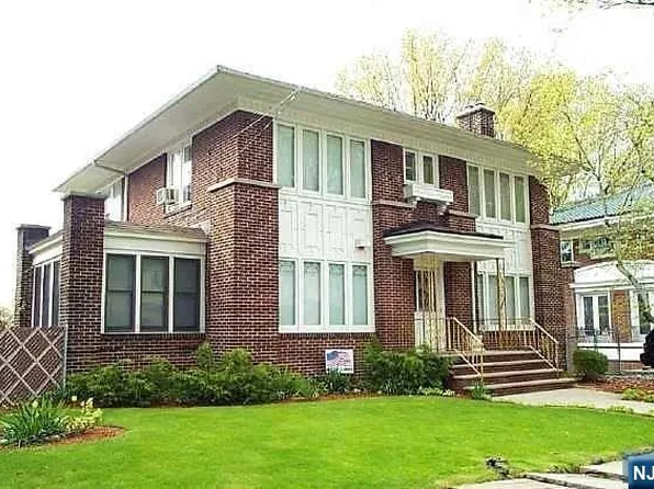 394-398 Parker St, Newark, NJ 07104