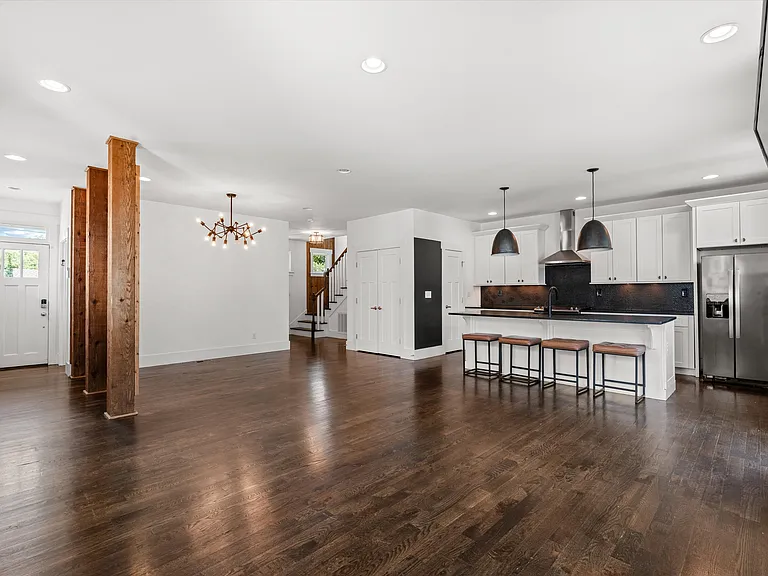 602 Douglas Ave — Photo 8