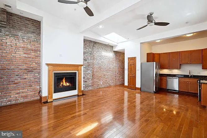 3 bed, 7370 sqft, $4,300 — Photo 2