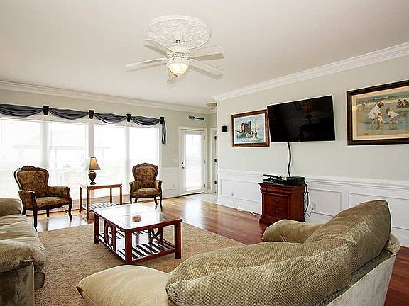 2nd image of 1613 E Beach Dr
