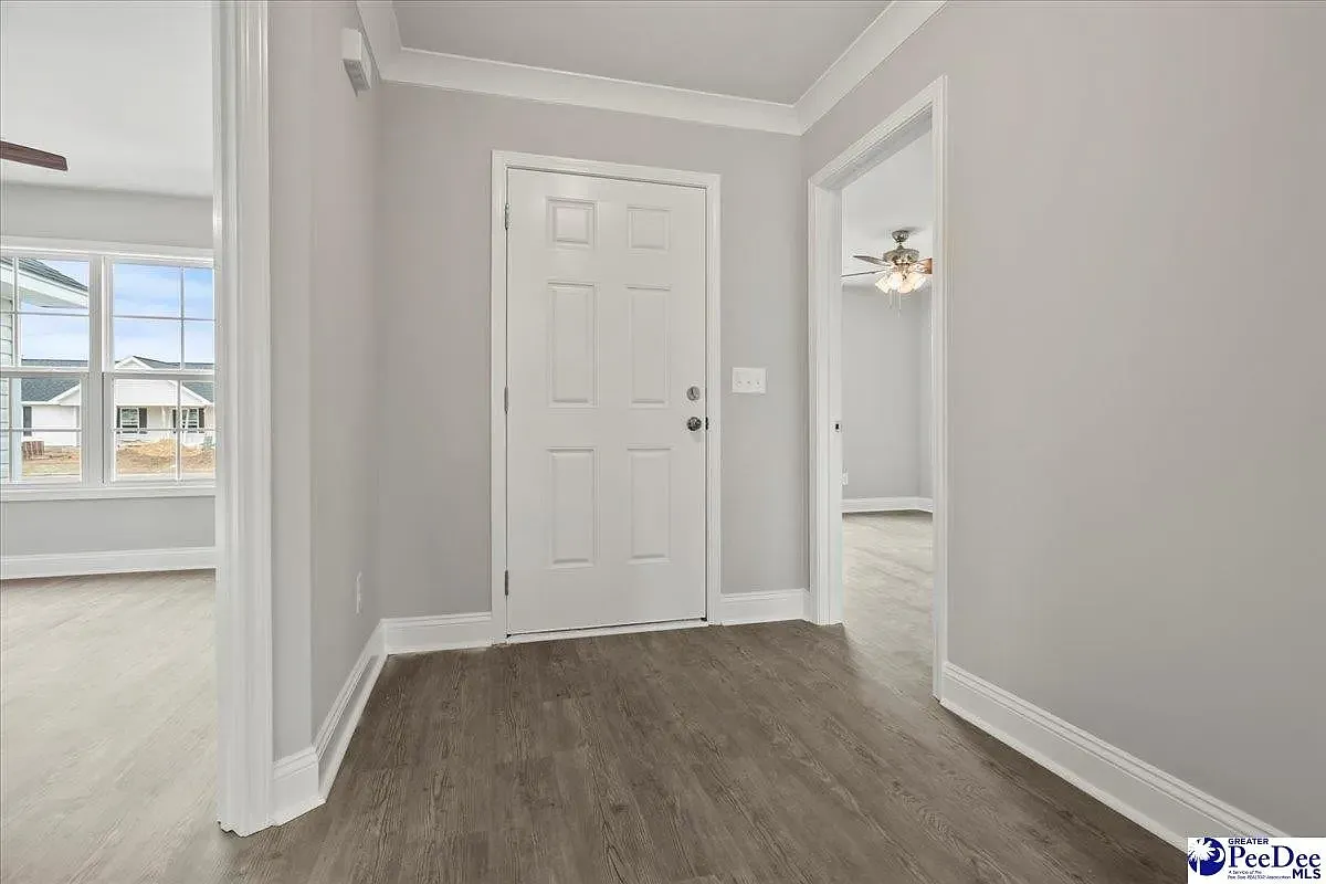 3 bed, 1350 sqft, $1,900 — Photo 2