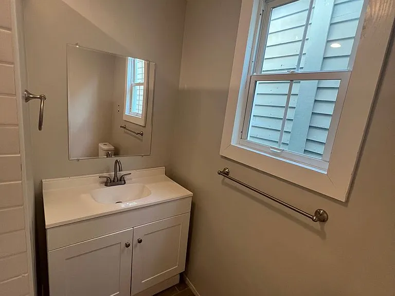 405 E Duffy St — Photo 8