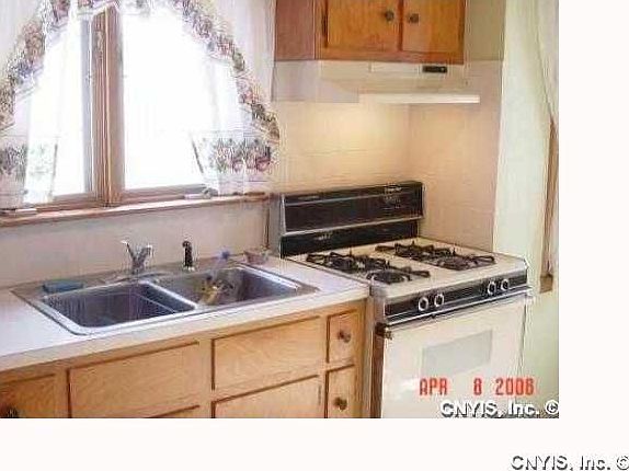 4th image of 226 Empire Ave