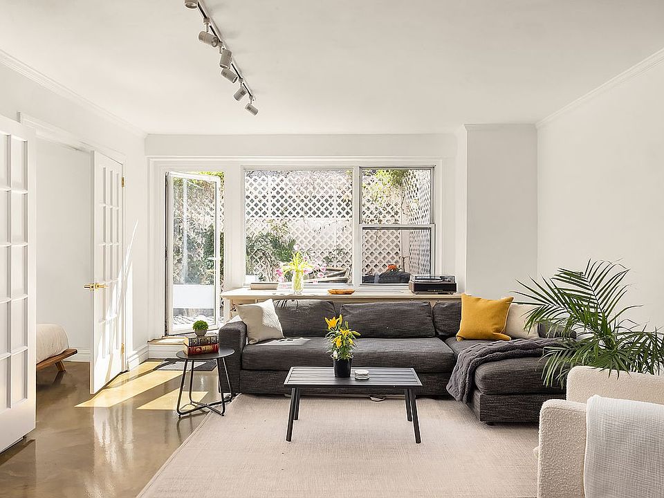 1st image of 150 E 61st St APT 2A