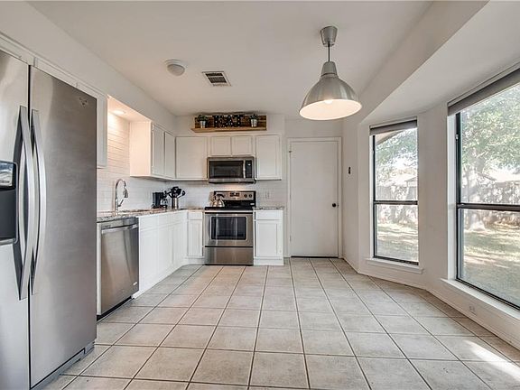 5th image of 217 Ginger Ln
