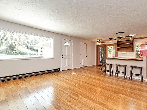 Looking from LR towards kitchen
