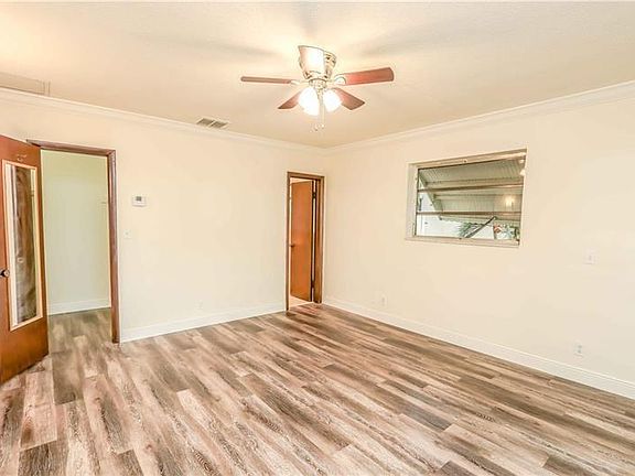 4th image of 526 N Northlake Dr