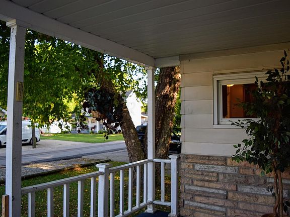4th image of 77 E Fountain Ave
