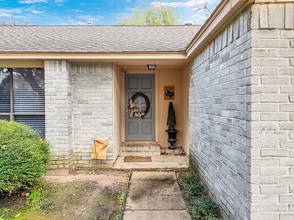 3rd image of 2419 Portland Dr