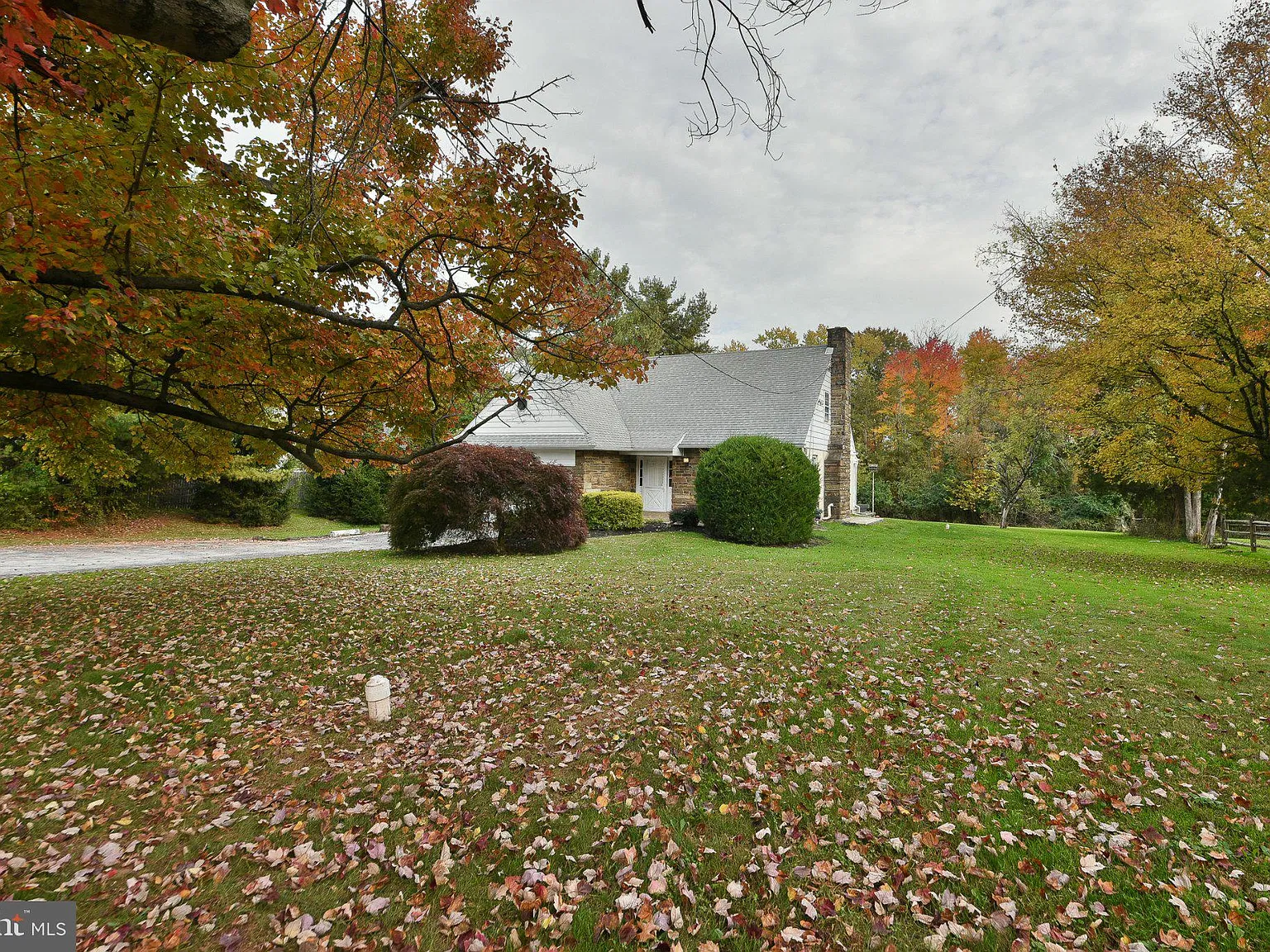 4 bed, 2.0 bath, 2038 sqft, $3,250 — Photo 4