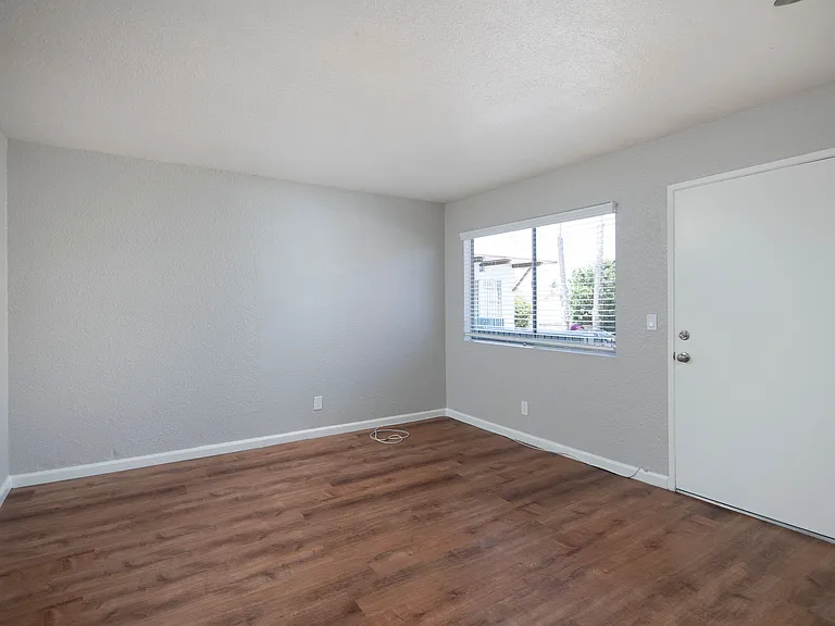 Paloma Apartments — Photo 6