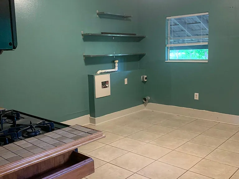 27222 Austin — Photo 9