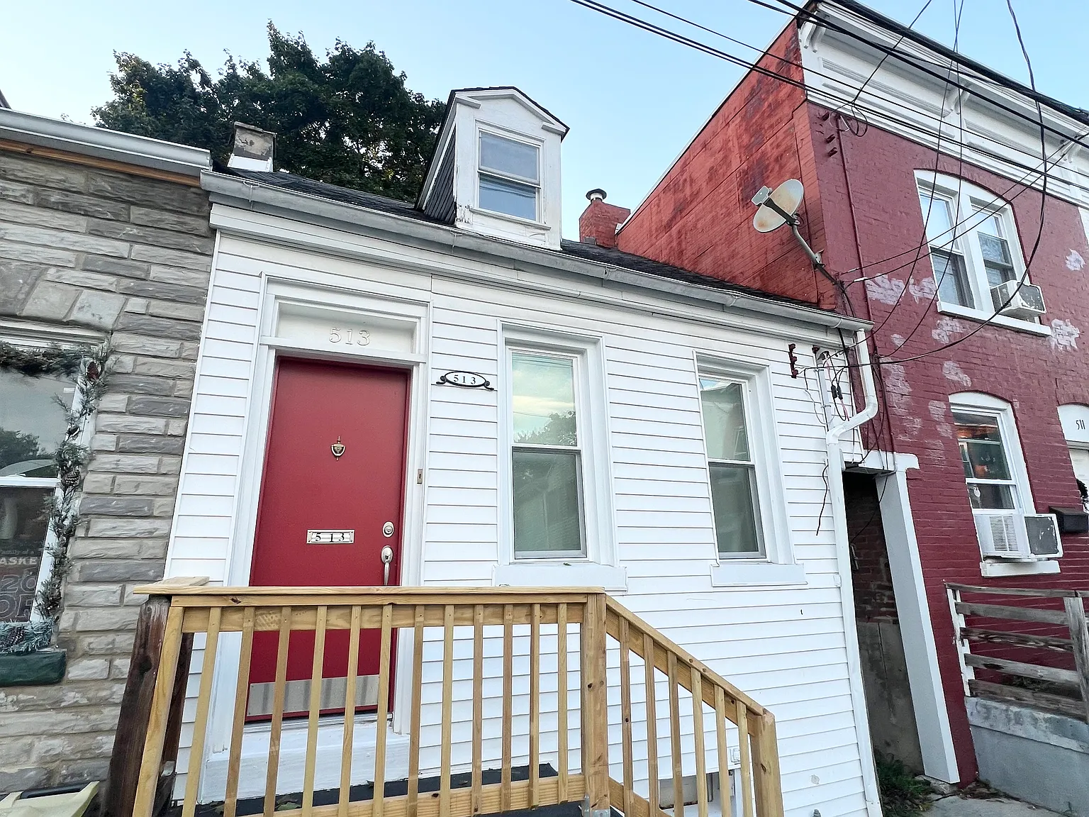 3 bed, 1048 sqft, $1,800 — Photo 2