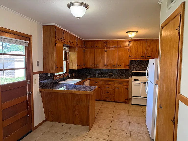 1113 Lincoln Dr — Photo 8