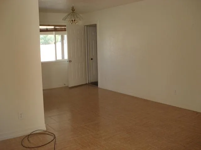 1301 W Jaffa St — Photo 8