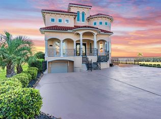 514 Villa Dr, Seabrook, TX 77586