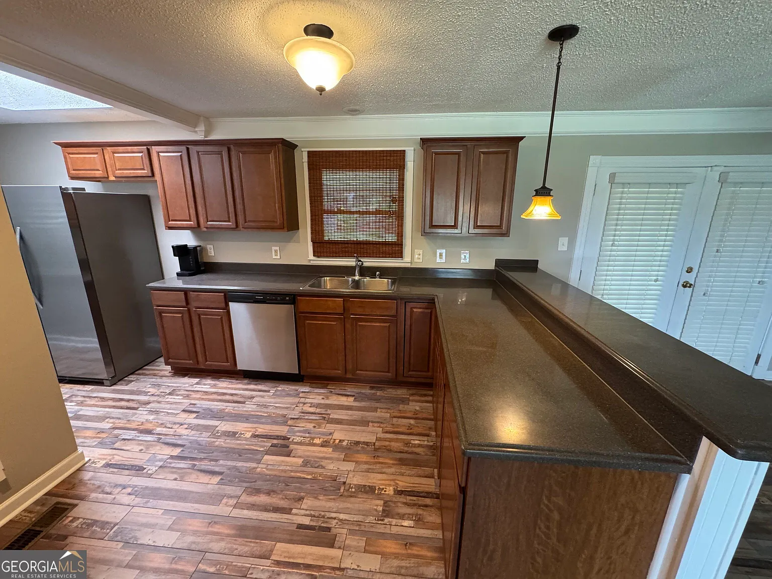 3 bed, 2.0 bath, 1358 sqft, $1,950 — Photo 4