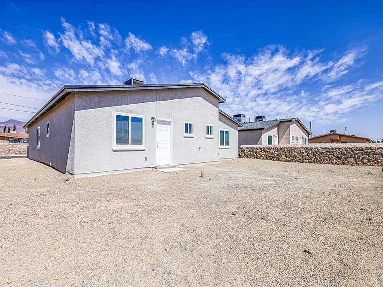 10028 Cross St — Photo 43