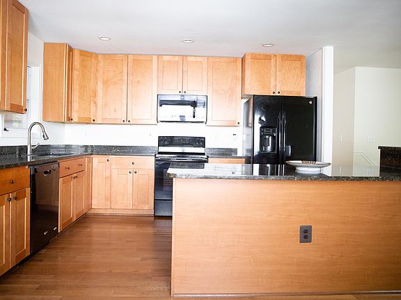 5th image of 489 Eastwood Ct